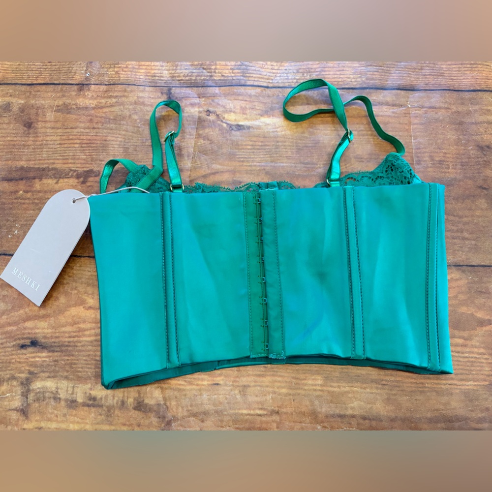 Meshki Emerald Lace Detail‎ Crop Top - Picture 4 of 7